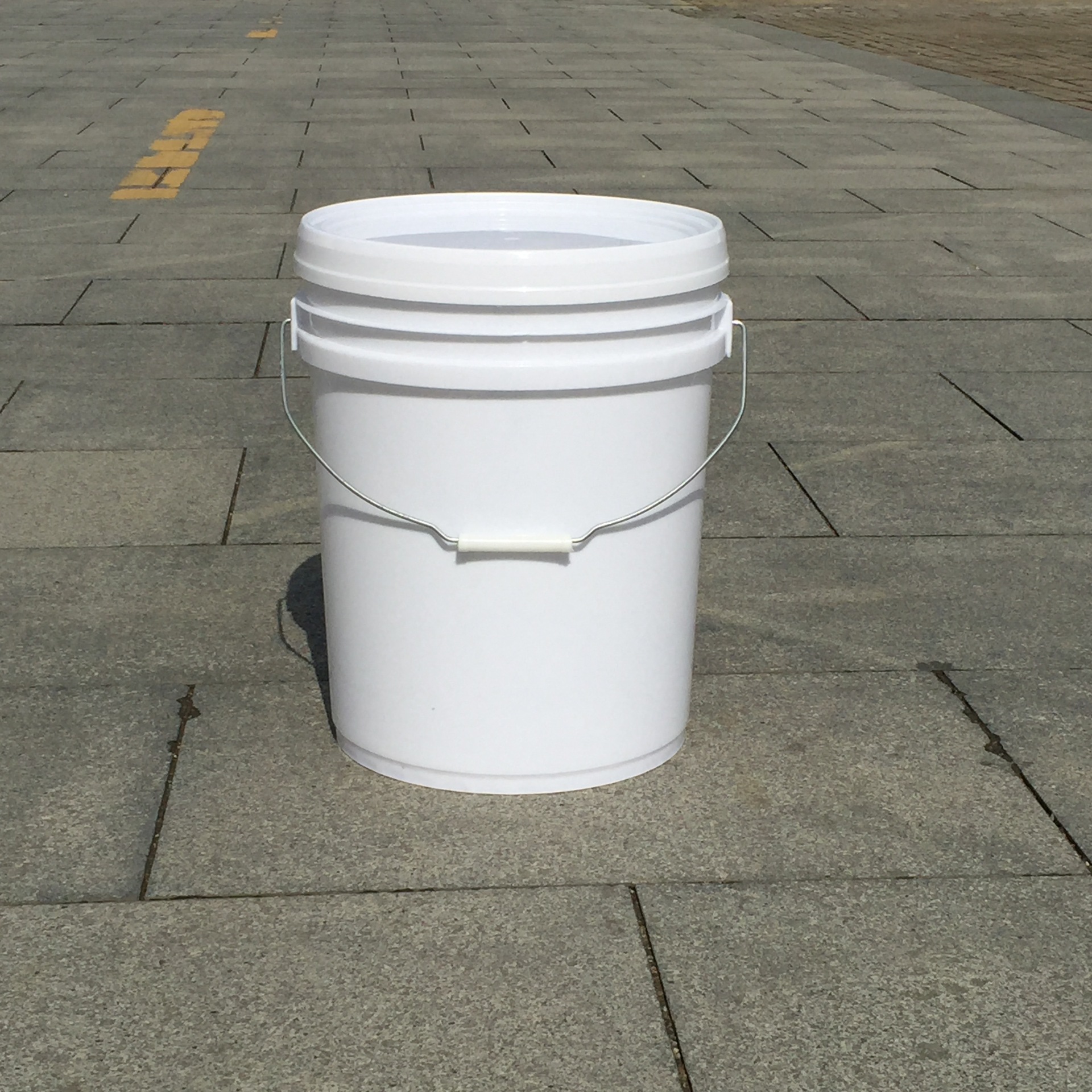 厂方直 20l铁提手涂料美式油漆桶 润滑油桶包装桶 塑料油漆桶圆形