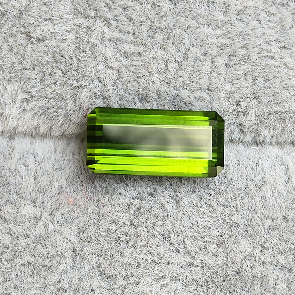 化学式(复合**硼) 「碧玺」又名电气石,是一种非常漂亮的宝石,颜色