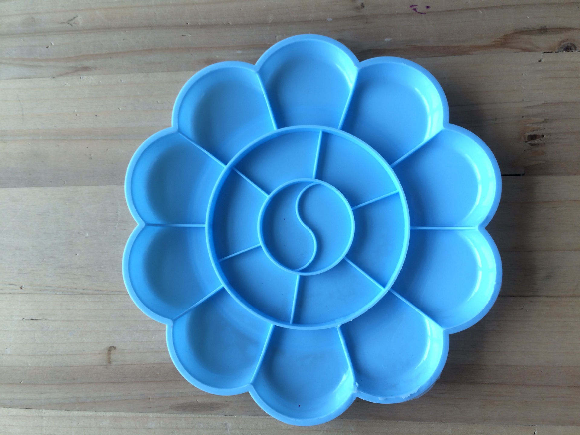 087调色盘 调色碟 梅花状直径约18cm 颜色随机 蓝白粉绿