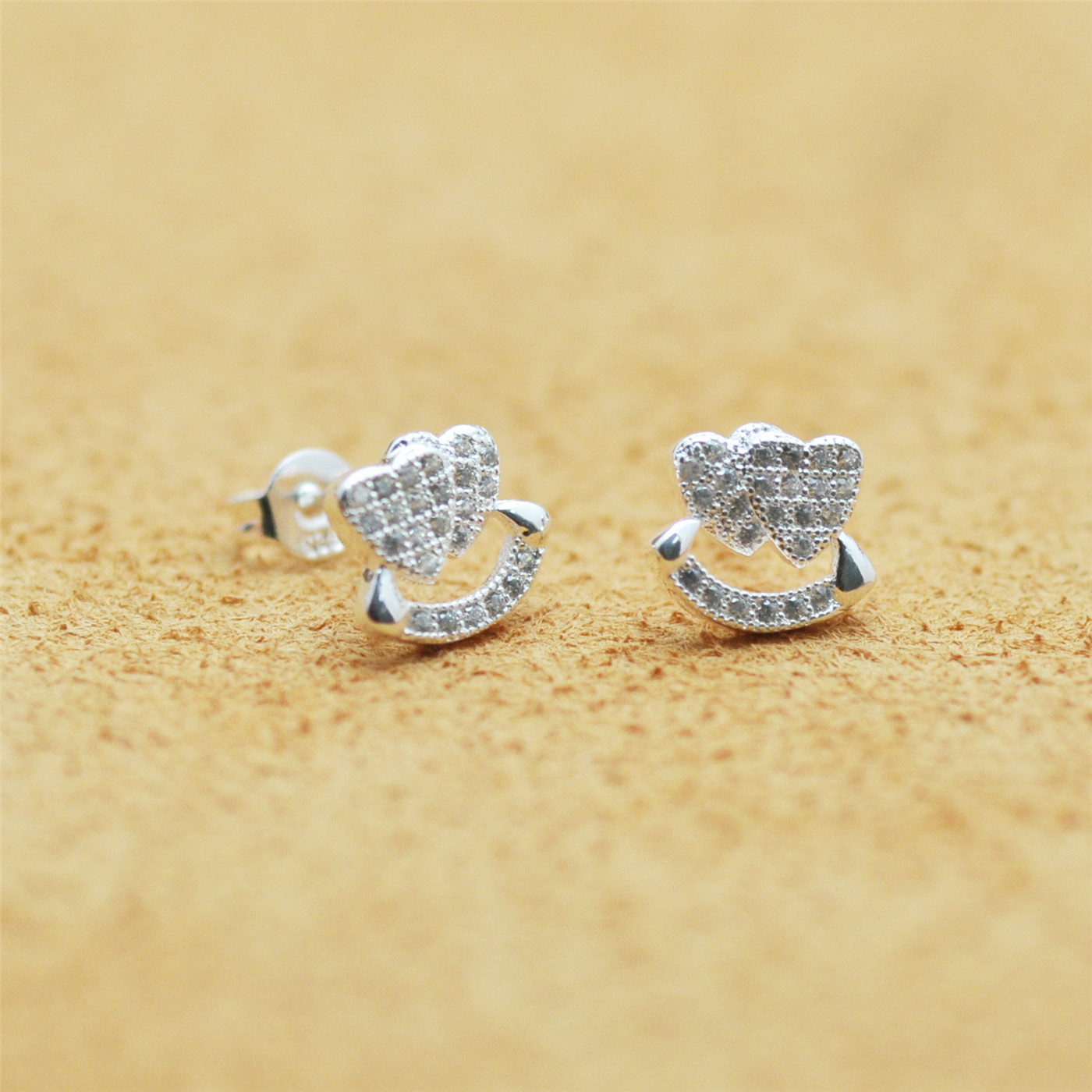 厂家直销批发韩国流行饰品镀925银心连心满钻耳耵