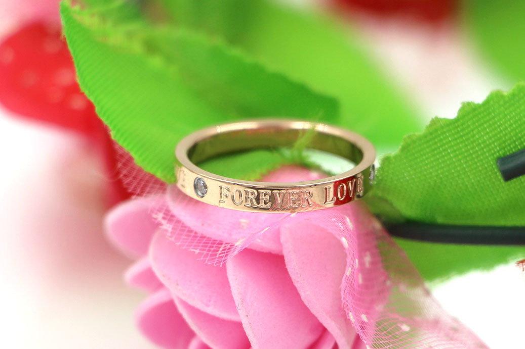 j6-311韩版forever love字母镶钻玫瑰金戒指女三钻英文钛钢指环