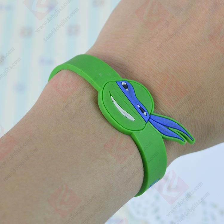 定制pvc卡通儿童手环 可爱软胶手环 环保个性软胶手腕带