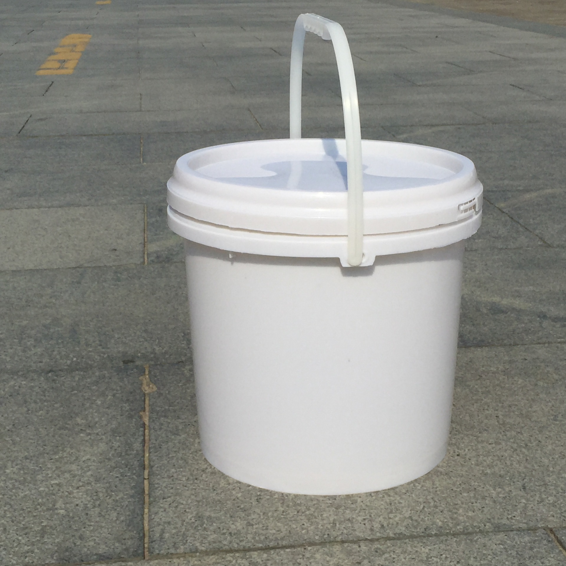 厂方批发10l塑料提手油漆桶 润滑油桶包装桶 塑料油漆桶圆形-阿里巴巴