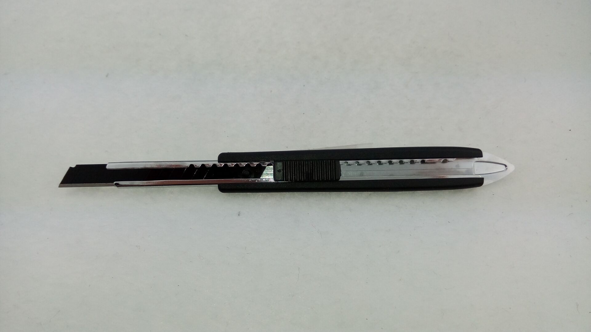 供应厂家美工刀 sk5牛角工具刀片 碳钢刀片 大号壁纸刀梯形可批发