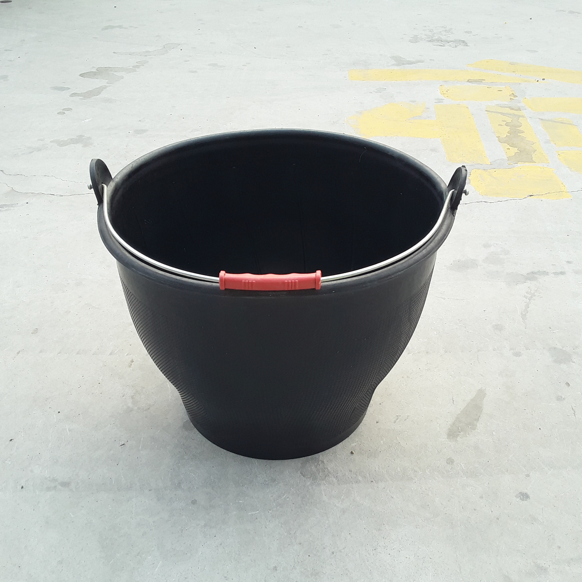 厂家直销建筑专用灰桶汽车压不破加厚加深牛头牌牛筋198黑泥桶