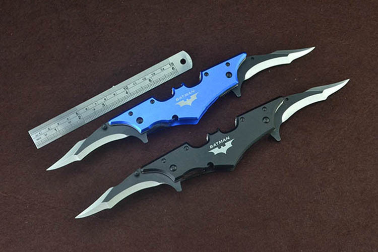 创意动漫影视作品小刀 双开蝙蝠折刀(黑色/蓝色粉色)礼品小刀