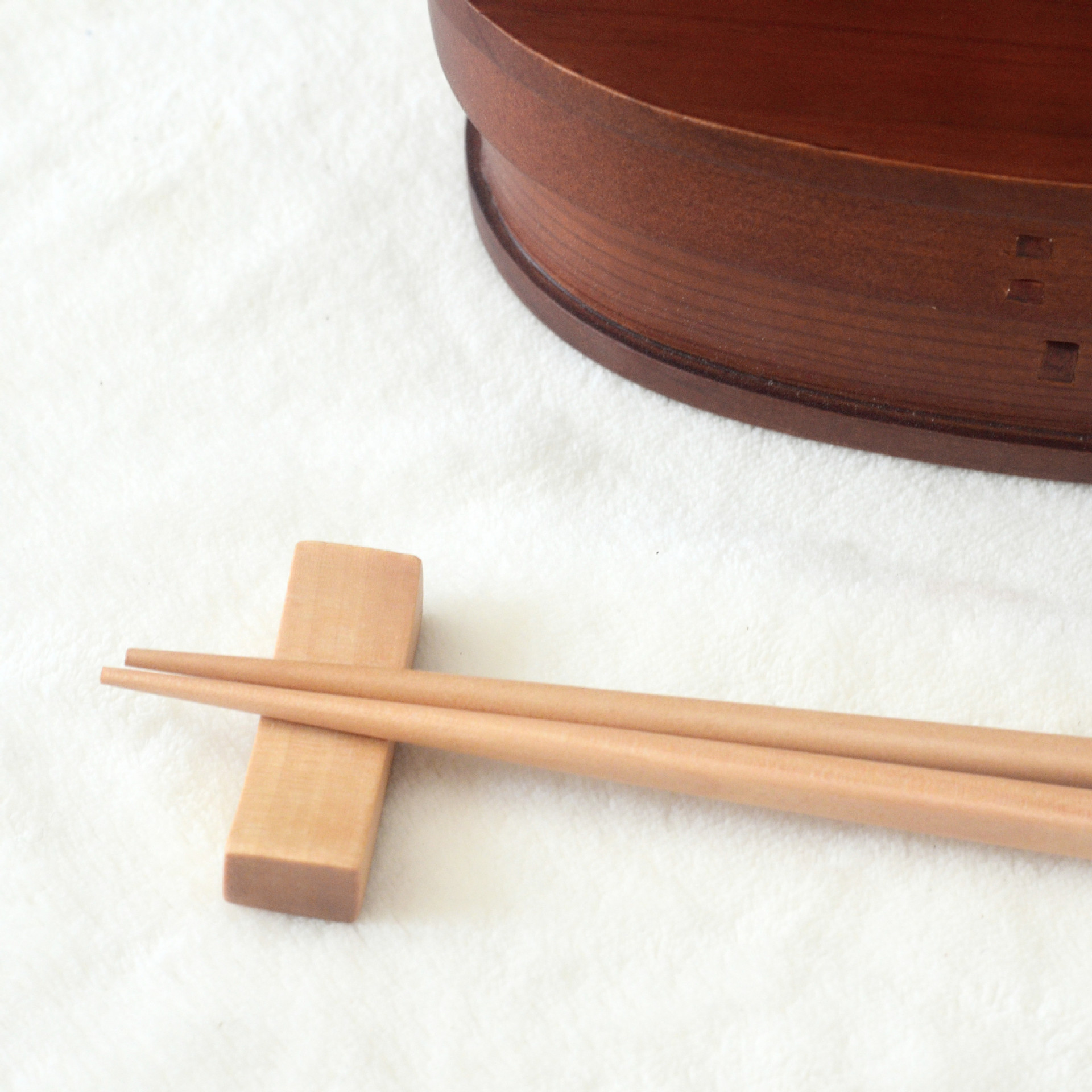 批发:创意天然环保本色筷子托 环保筷架 便携木质餐具