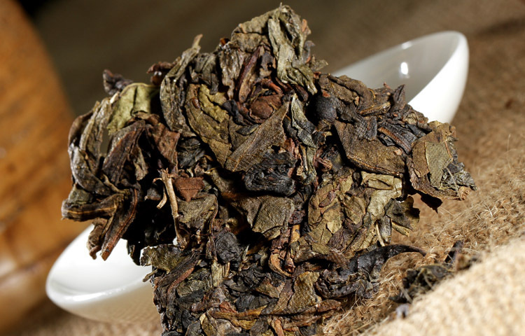 茶叶易武正山普洱茶生茶 陈年老茶黄金叶04年大黄片云南特产