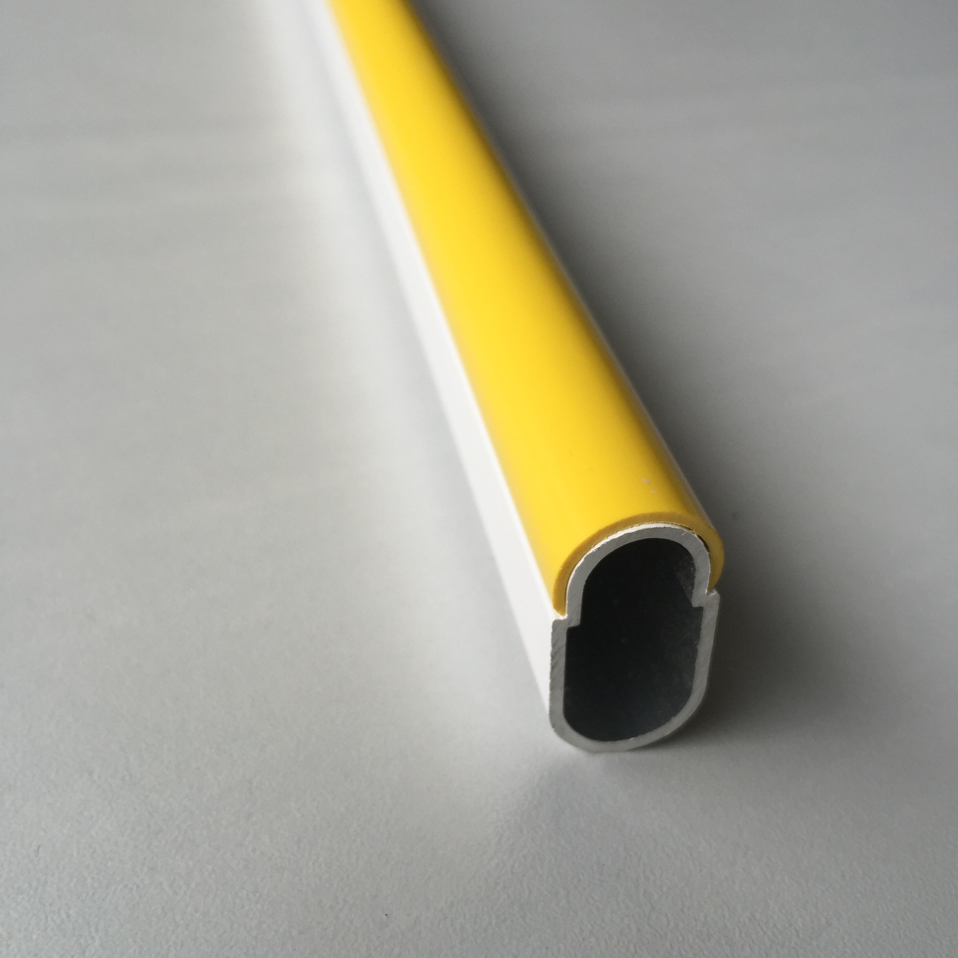 3厚 铝合金加厚挂衣杆 厂家直销