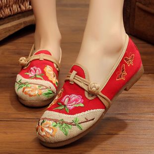 15x-82族韵绣花鞋民族风老北京布鞋坡跟牛筋底广场舞白鞋一件代发
