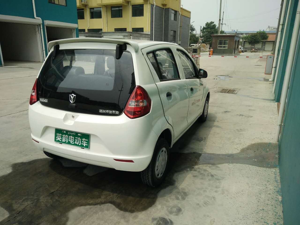 英鹤新款电动轿车英鹤x6震撼上市钜惠来袭