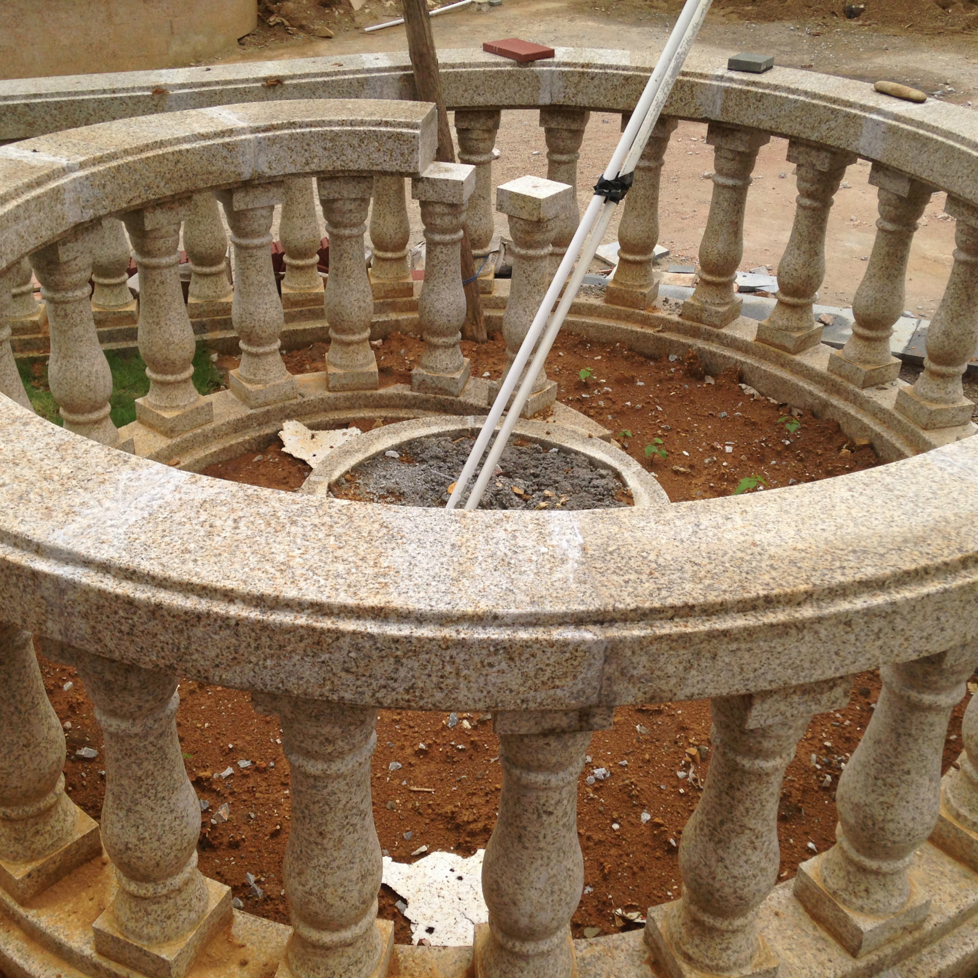 全网热卖黄锈石栏杆 石头防护栏 欧式风格栏杆 精雕细刻