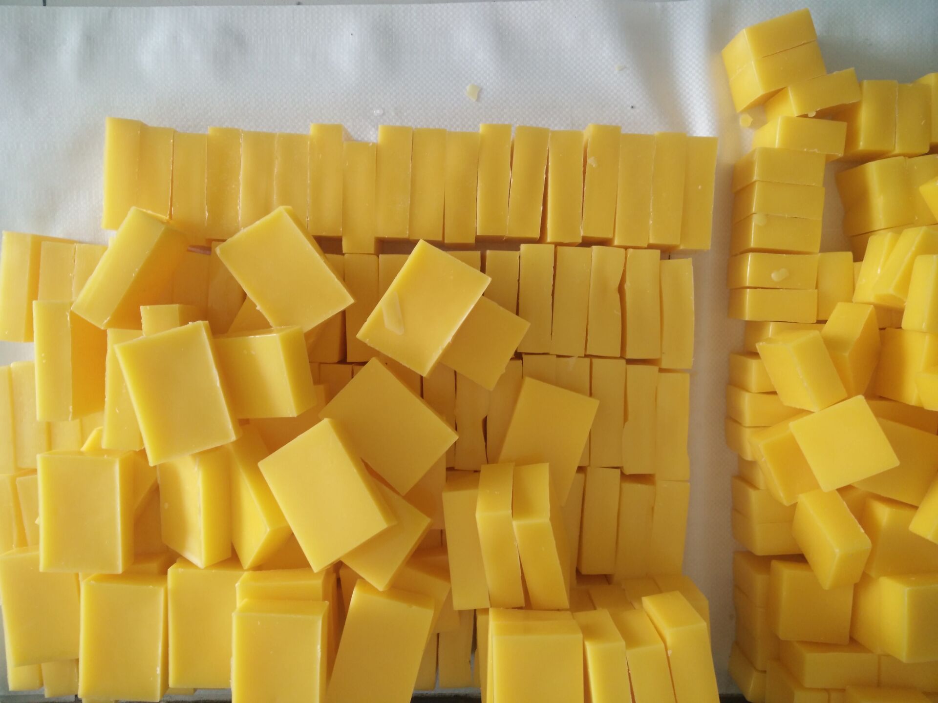 颗粒黄蜂蜡 唇膏家具抛光蜡原料蜂蜡淡黄色深黄色蜂蜡