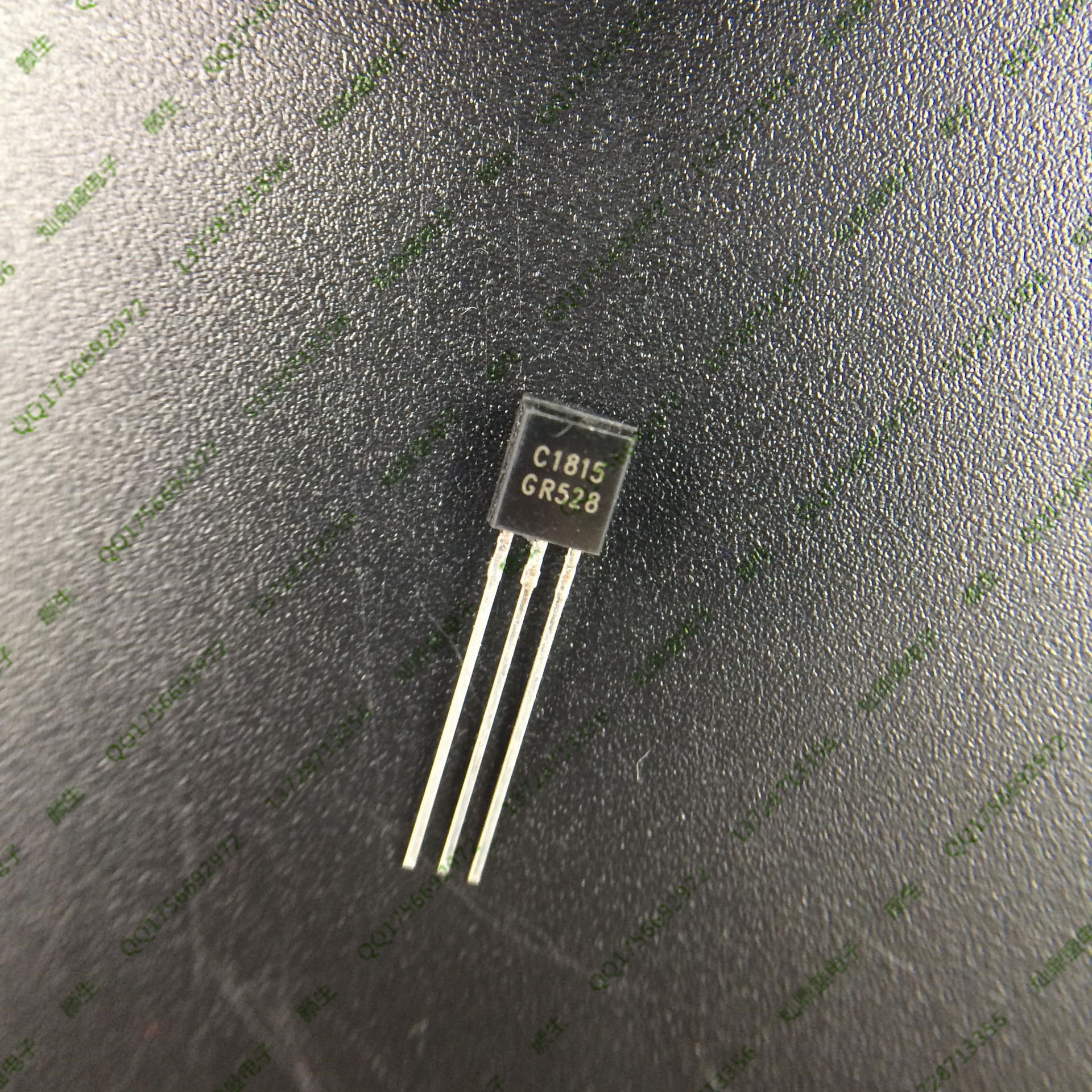 插件三极管 c1815 to-92 2sc1815 npn 60v 0.15a 0.4w 8mhz