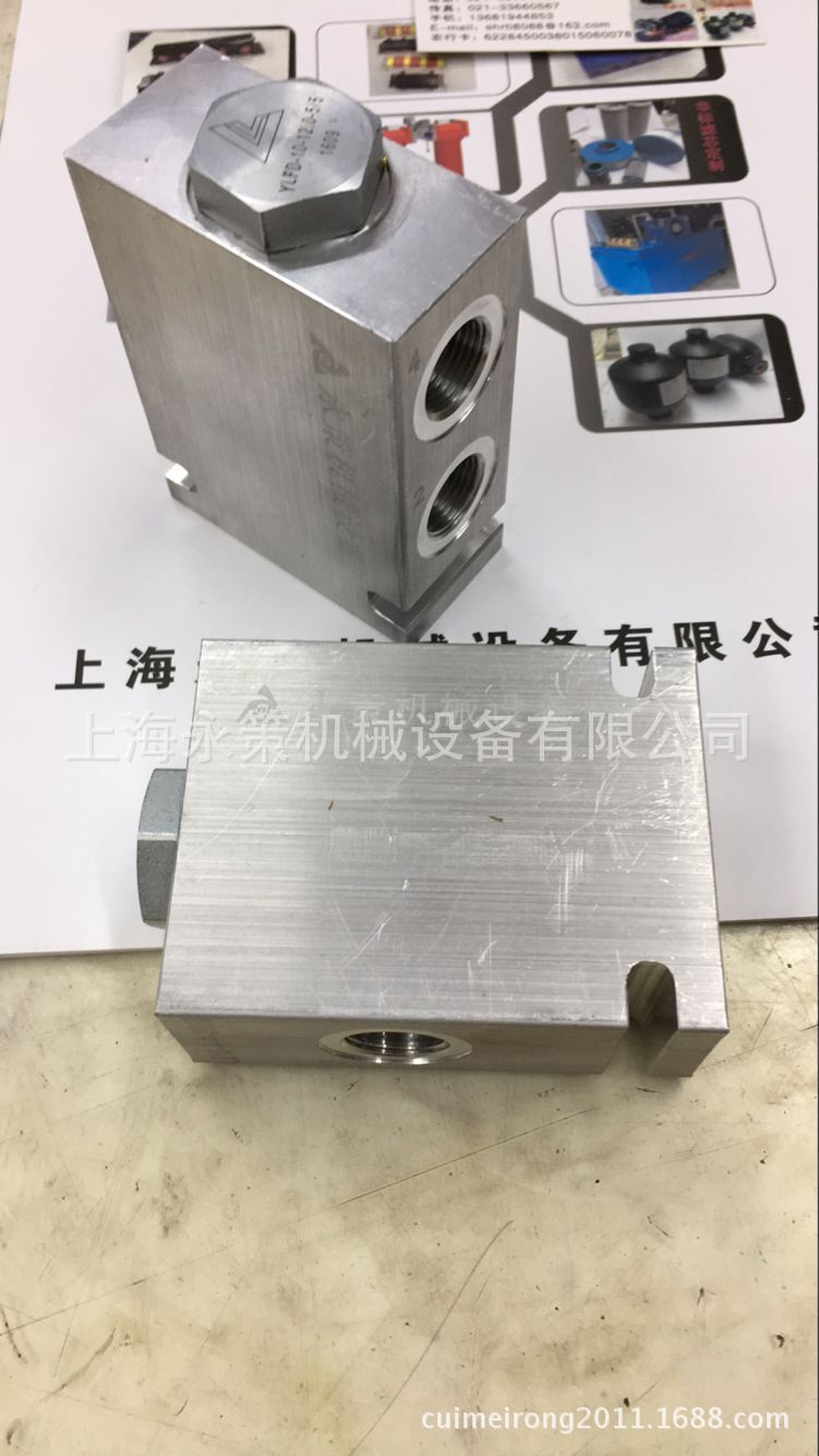 挂桶垃圾车制造厂_电动挂桶车_挂桶式垃圾车图片