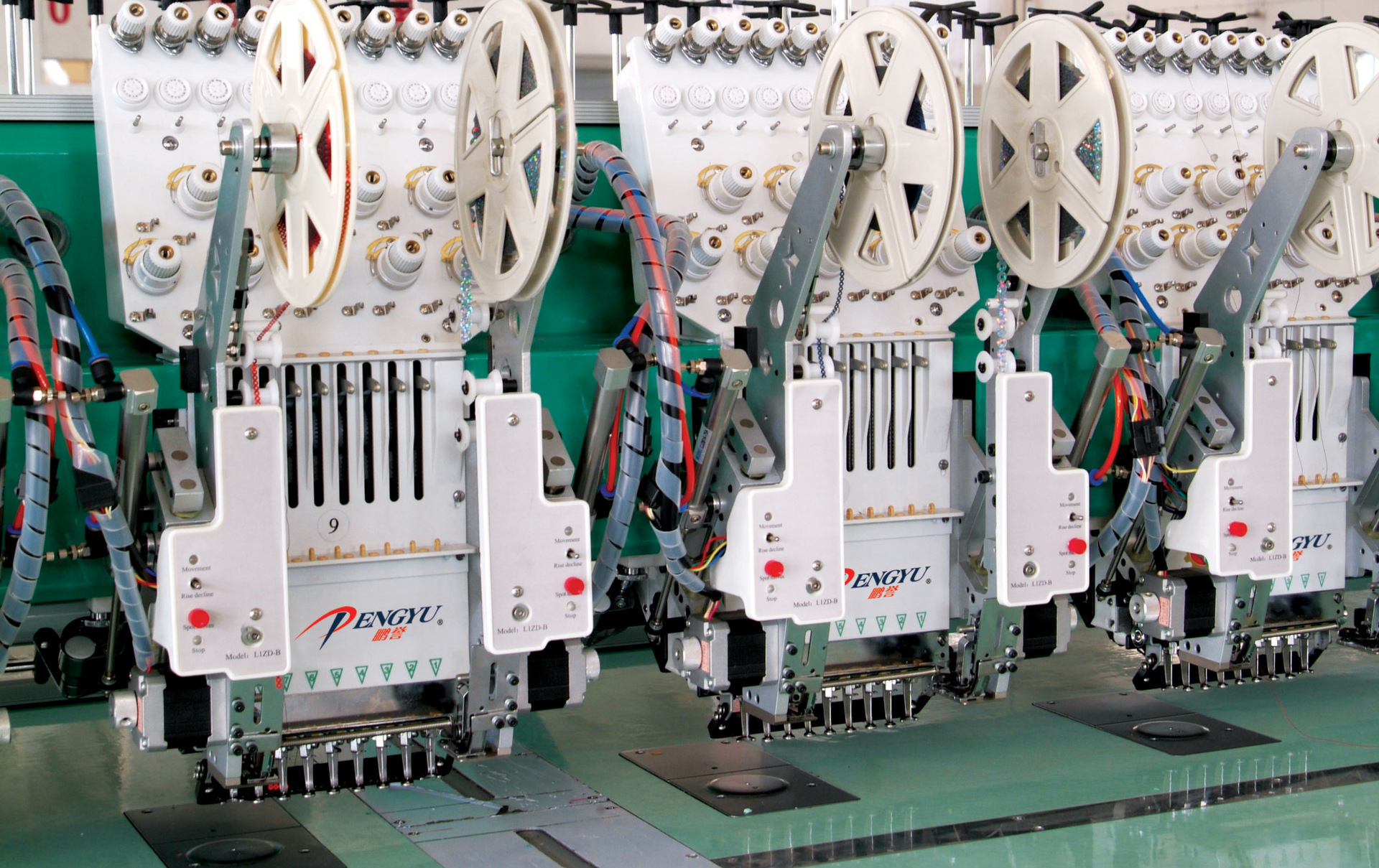 鹏誉高品质 工艺品刺绣金片绣系列全自动多功能金片绣电脑绣花机