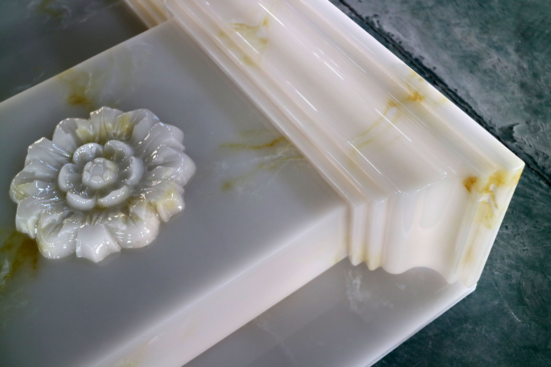 又一款迷你型人造玉石罗马柱背景墙分享