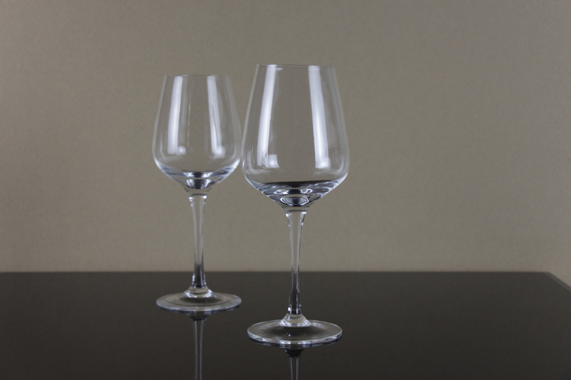 无铅透明玻璃葡萄酒杯 高脚波尔多酒杯 宴会婚庆杯子 ktv酒吧酒店