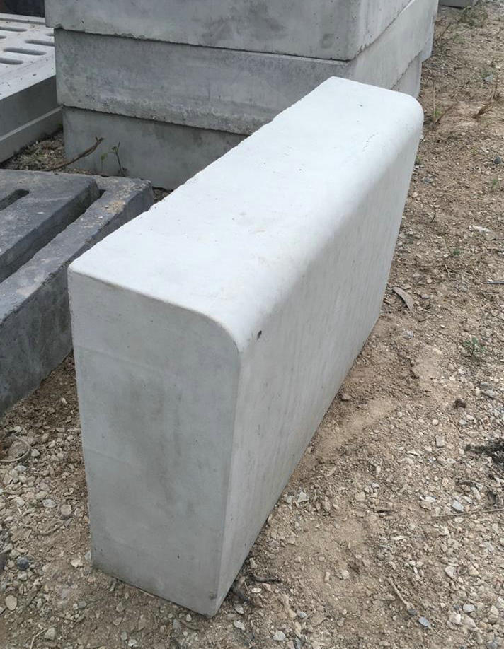 南京普通混凝土路牙石 防撞防腐蚀路沿石 五莲灰水泥路路缘石定制