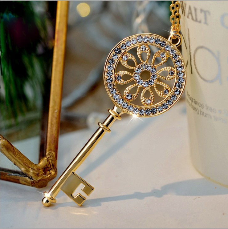 时尚新品水晶满钻钥匙毛衣链秋冬热销百搭毛衣配饰工厂直销