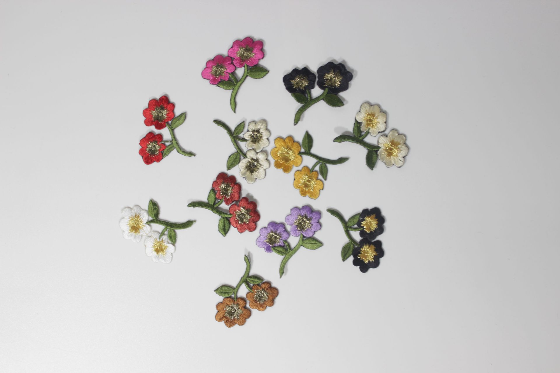 diy小花立体刺绣花标章布贴羽绒服刺绣补丁贴服装鞋帽箱包头饰