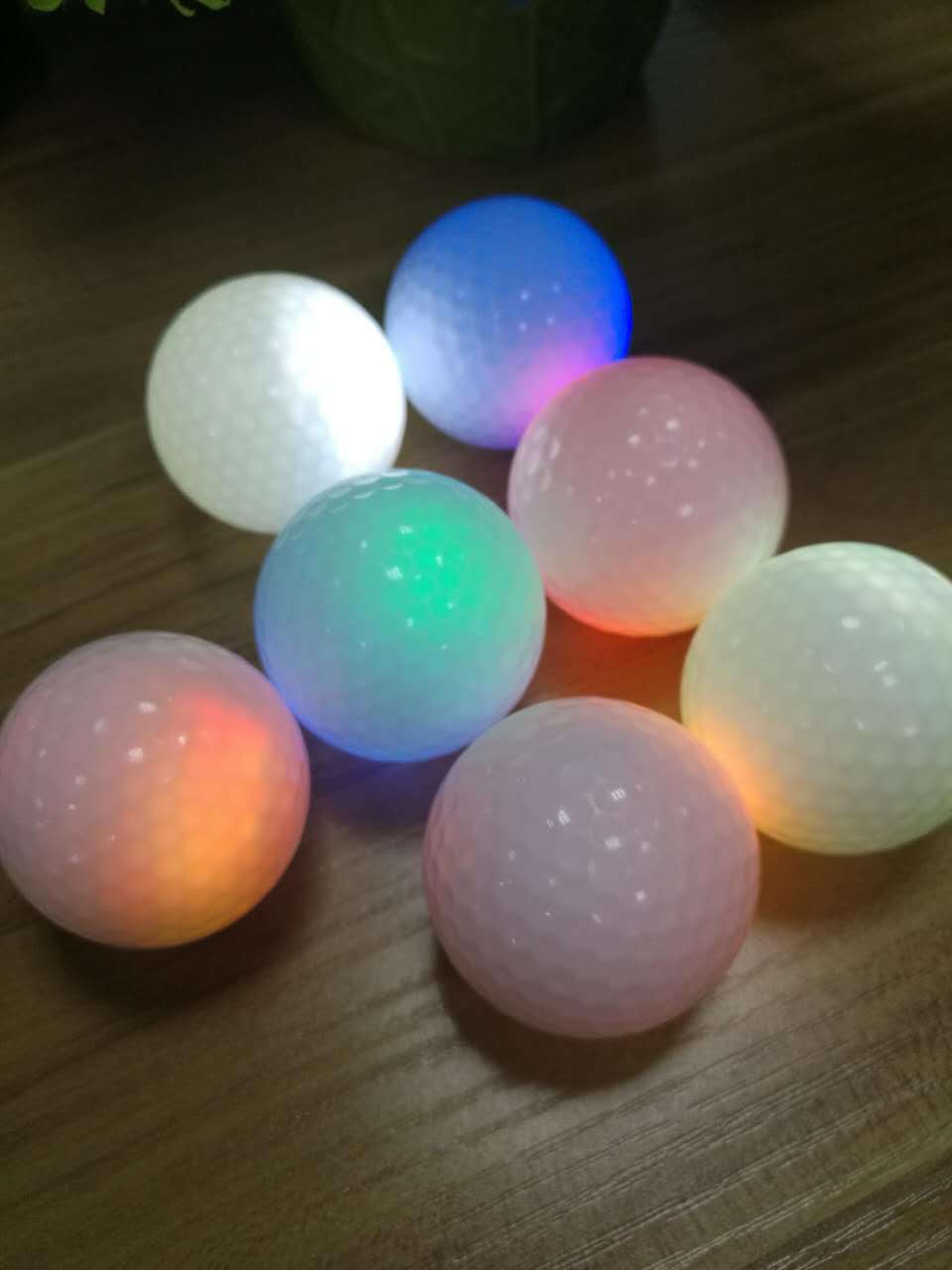 工厂直销 caiton高尔夫七彩闪光球 夜场发光练习球 led球
