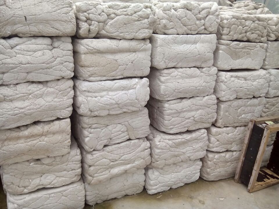 泡沫包装箱粉碎化饼机 白色泡沫大块粉碎化坨机 泡沫回收