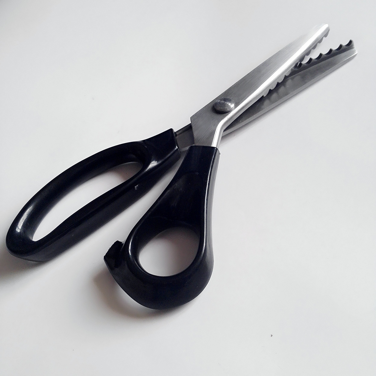 裁缝牙布剪直销狼狗牙布剪 布料剪 裁缝剪 布样花边服装剪