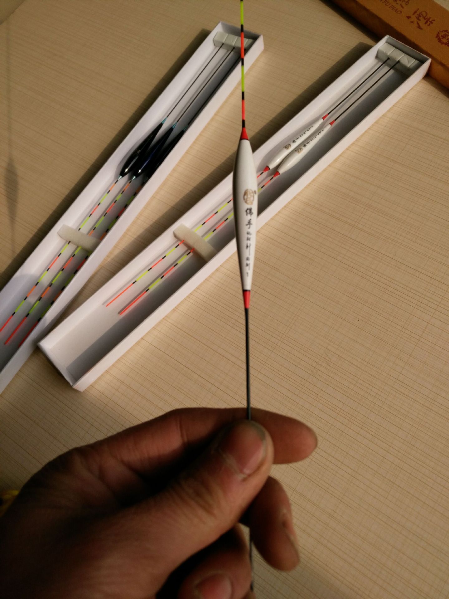 批发新款佛手余票立式浮漂鱼漂钓鱼竿碳素漂淡水漂厂家批发盒装漂