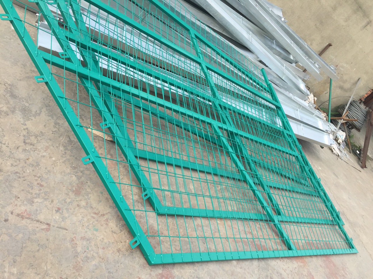 铁路护栏网铁路金属栅栏格栅网高铁护栏网