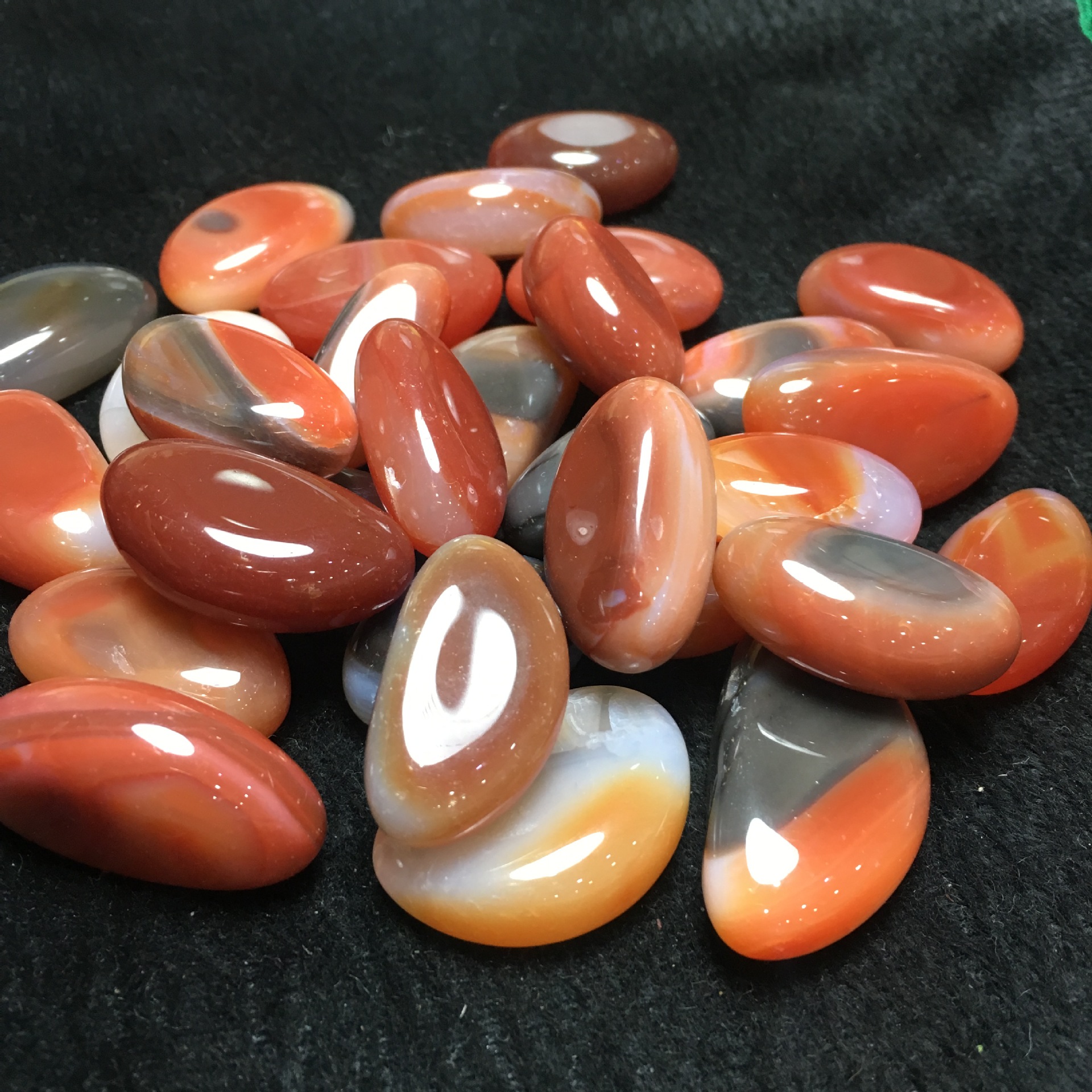 天然玛瑙碎石月牙形可打孔做吊坠鱼缸花盆必选