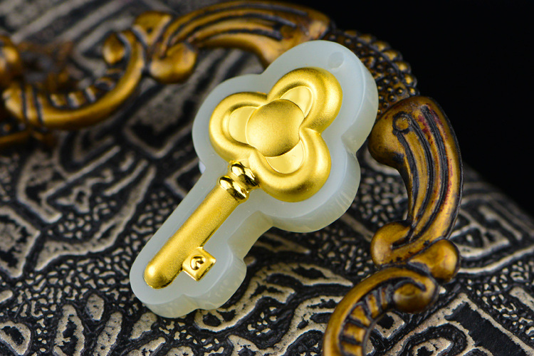 黄金锁爱 金镶玉同心锁吊坠 爱情永恒 玉坠 女生爱情礼物