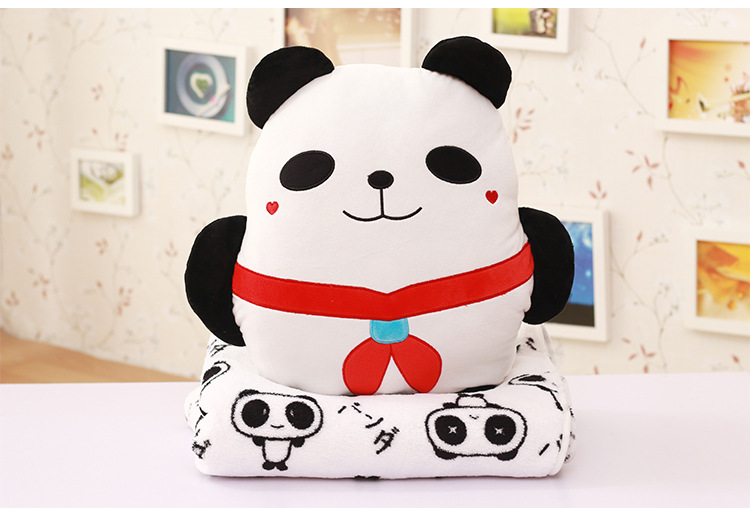 厂家批发卡通红领巾熊猫毛绒玩具被子 抱枕办公室午睡空调毯靠垫