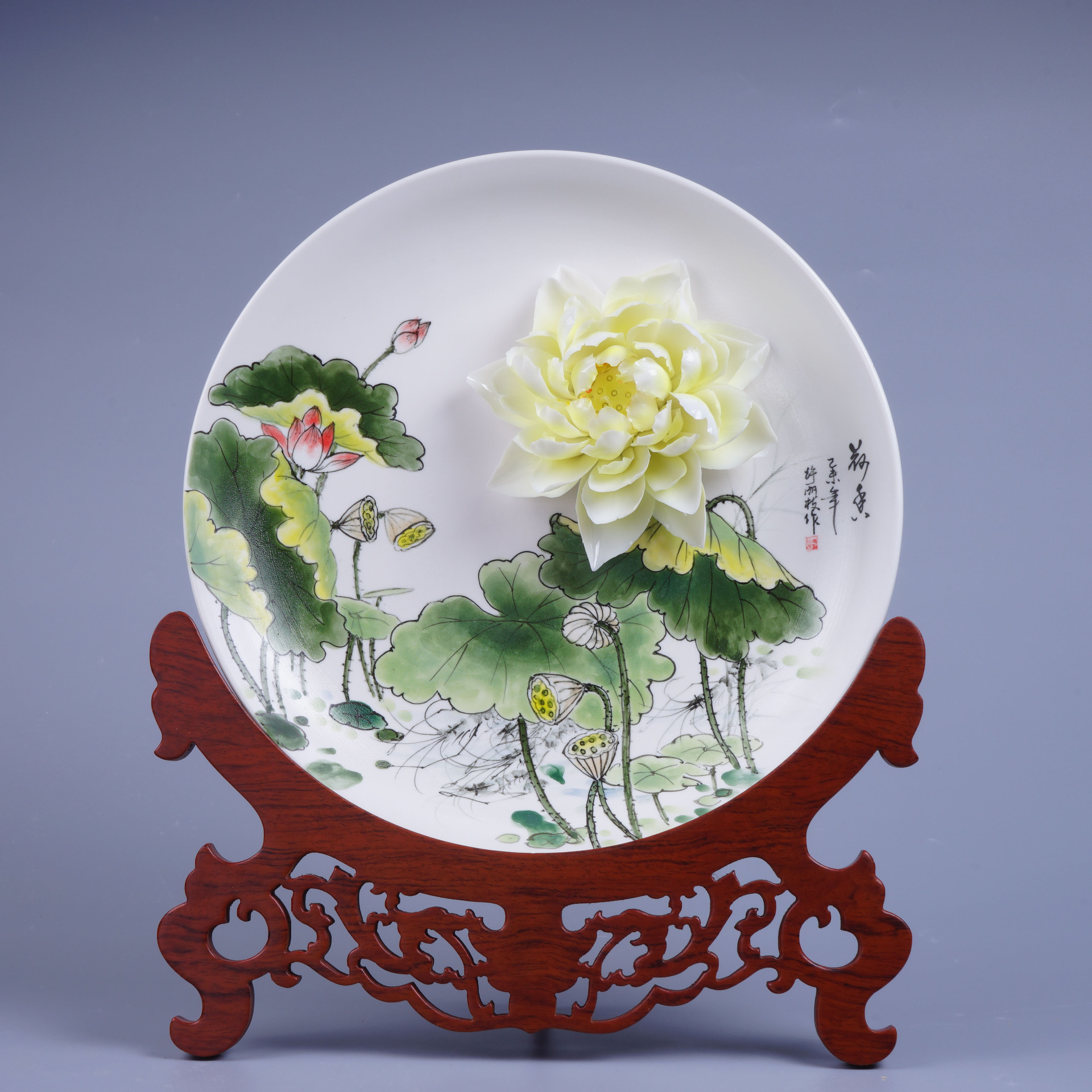 陶瓷工艺品 装饰画花盘摆件工艺品工艺摆件陶瓷工艺品高 作品以荷花为