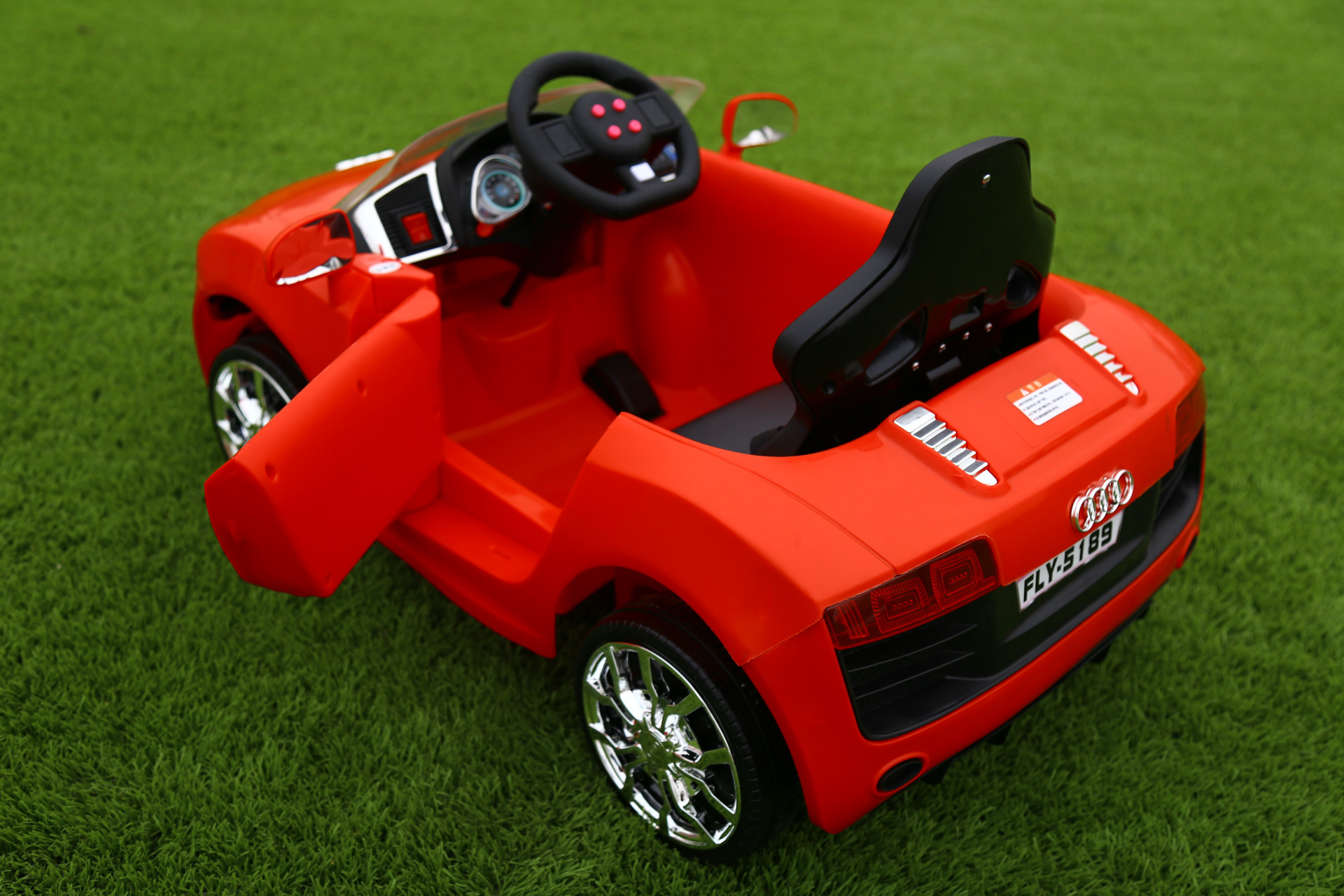 新款电动儿童电动车四轮双驱摇摆遥控车可坐人宝宝汽车小孩玩具车