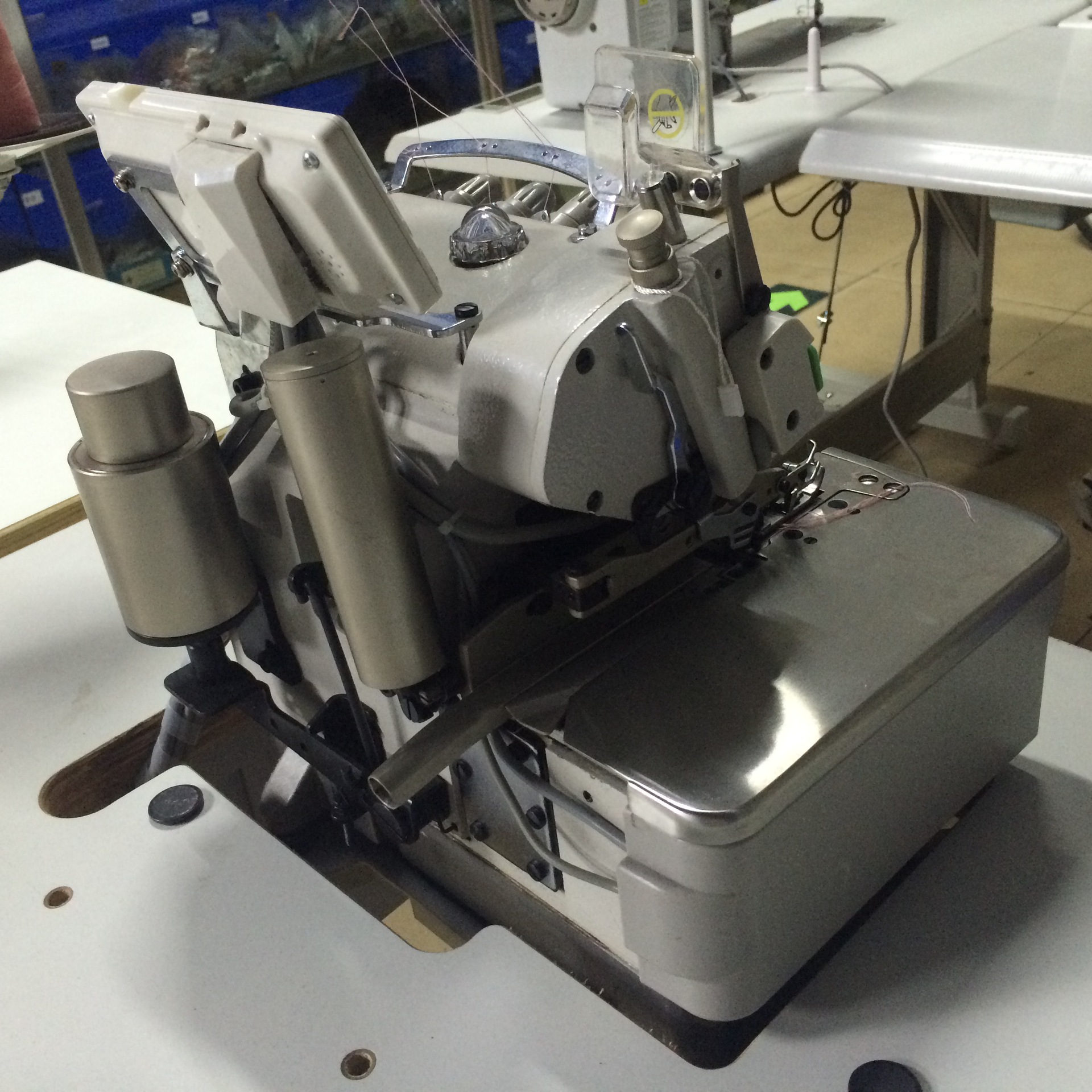 缝纫机电脑自动剪线打边机奔迪bd-6704锁边机