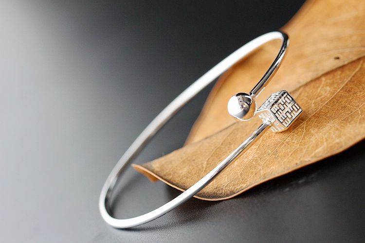 2cm【镶嵌宝贝】未镶嵌【采用材质】国标s925纯银【宝贝名称】纯银