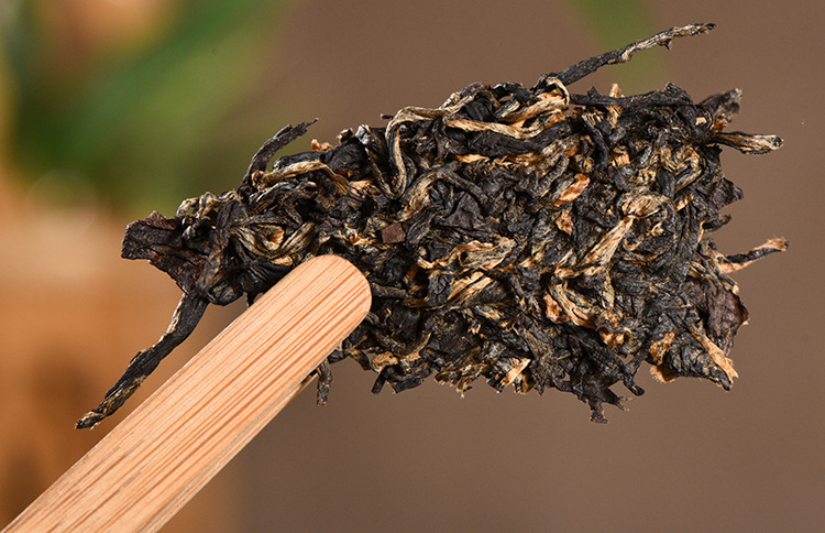 云南临沧班必茶叶 老树滇红纯老树料357g2015年包邮