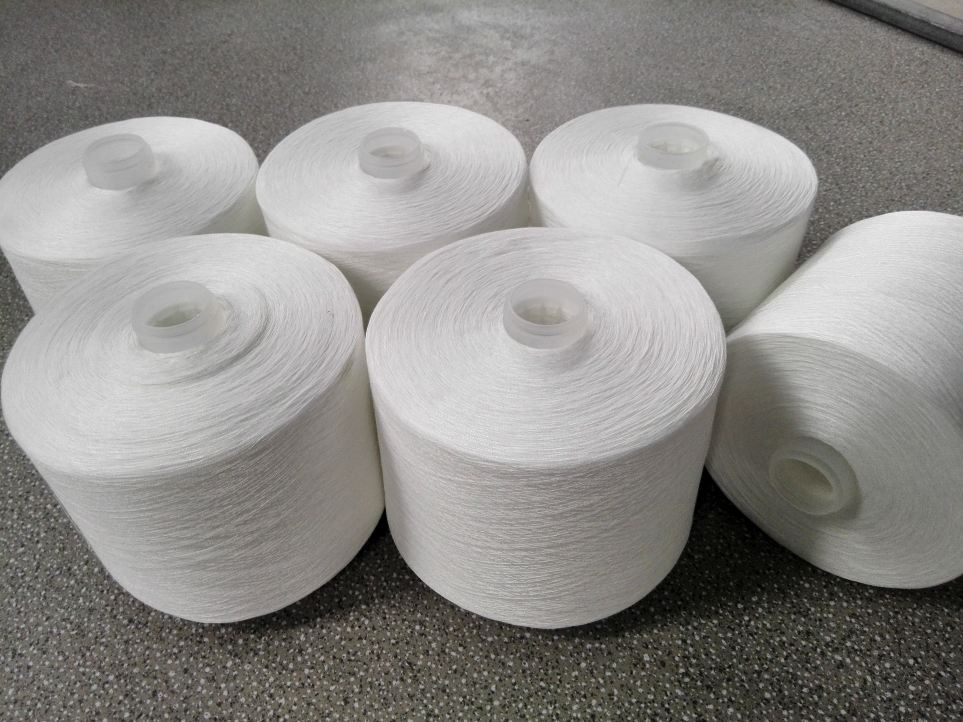 60/2大有光涤纶纱全涤细线缝衣线锁边线本白漂白黑色彩色