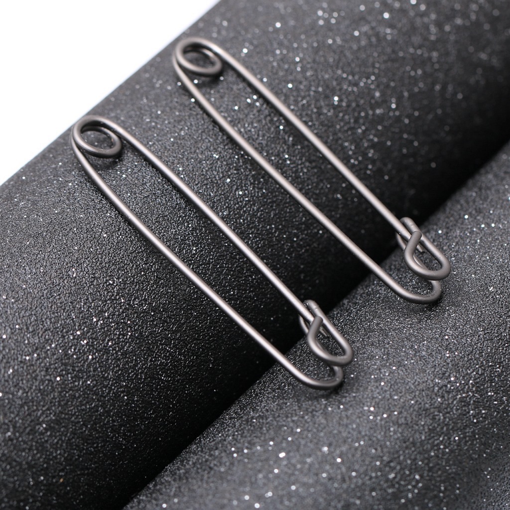 b2-76#日本新式铜线绕形 金属哑光黑枪色胸针 特殊异型别针