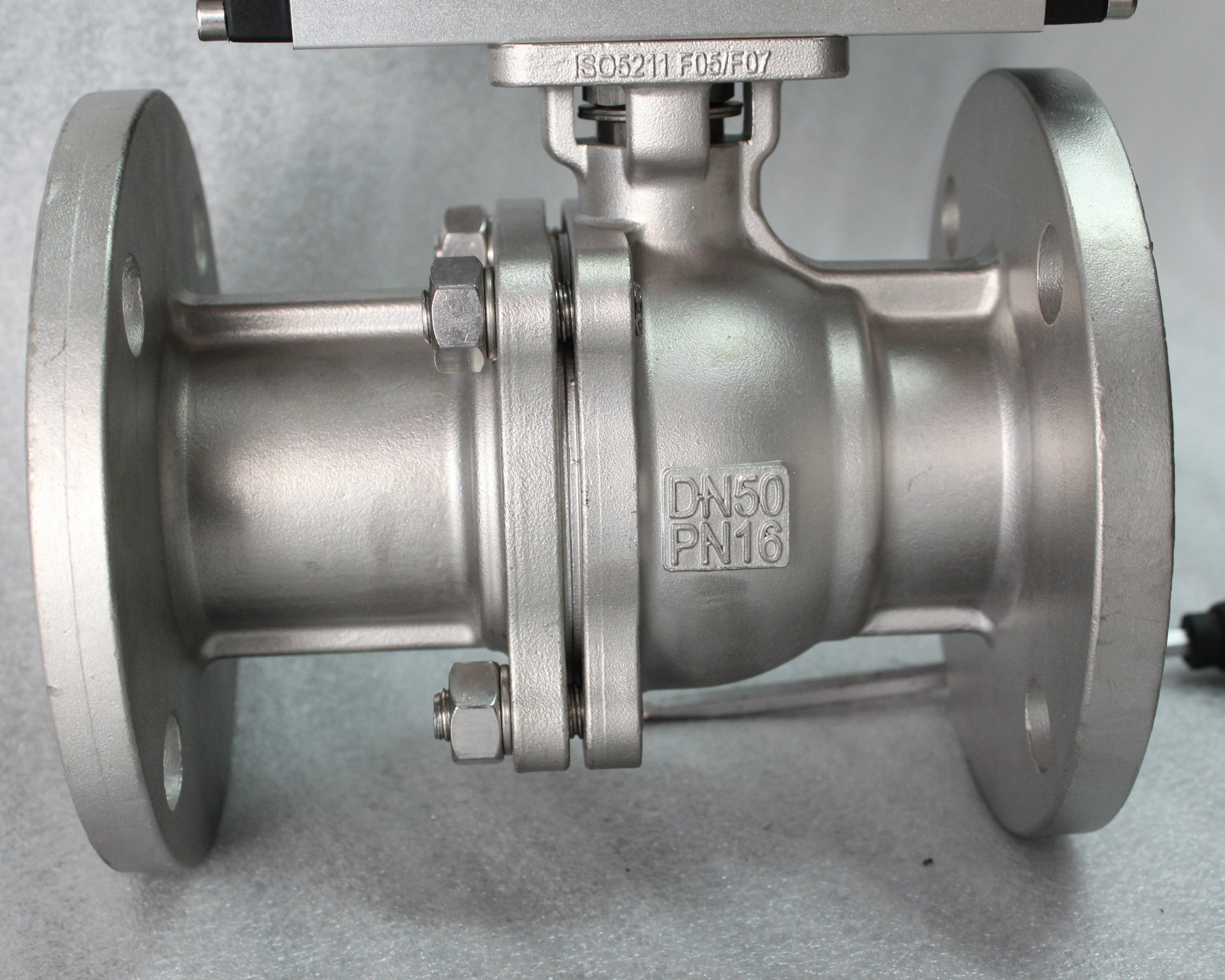 主营气动法兰球阀dn50gt气动不锈钢法兰球阀单作用双作用气动头