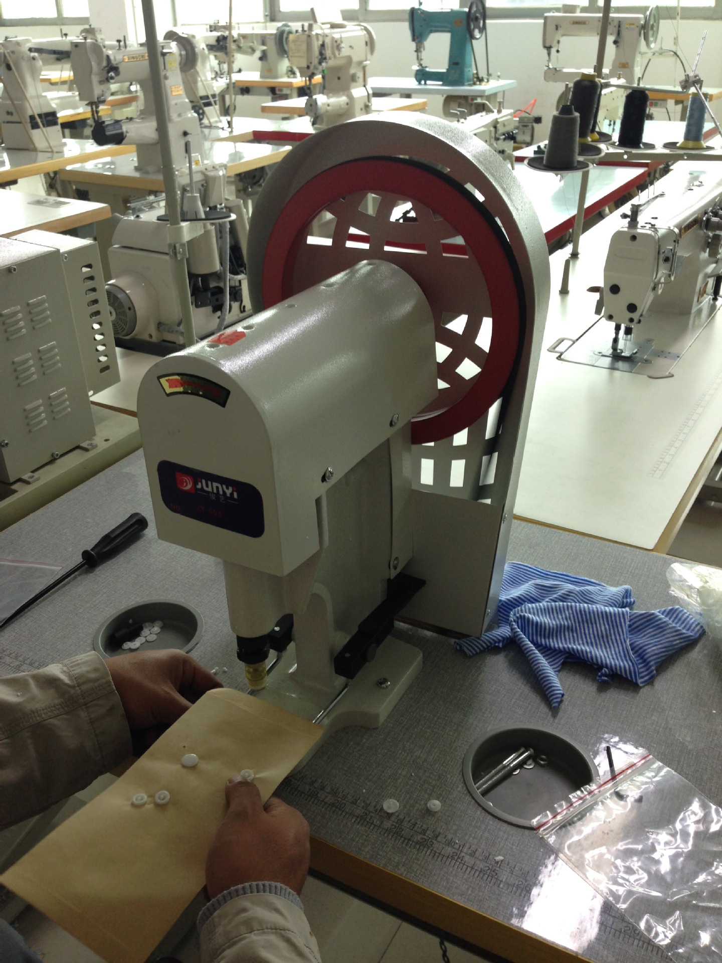 工厂直供星驰牌808打钉机 四合机 工业用装钮机 打扣机