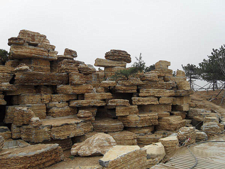 千层石批发产地出售优良自然石料承接假山设计制作工程价格