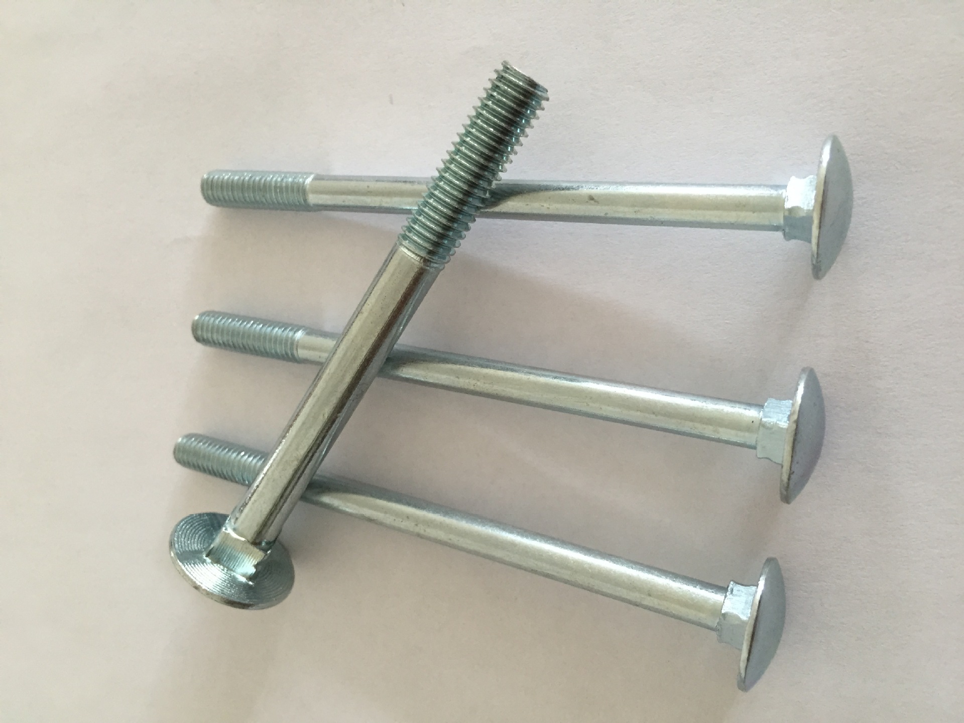 供应:din603马车螺栓 非标马车螺丝4.8-10.9级-阿里巴巴