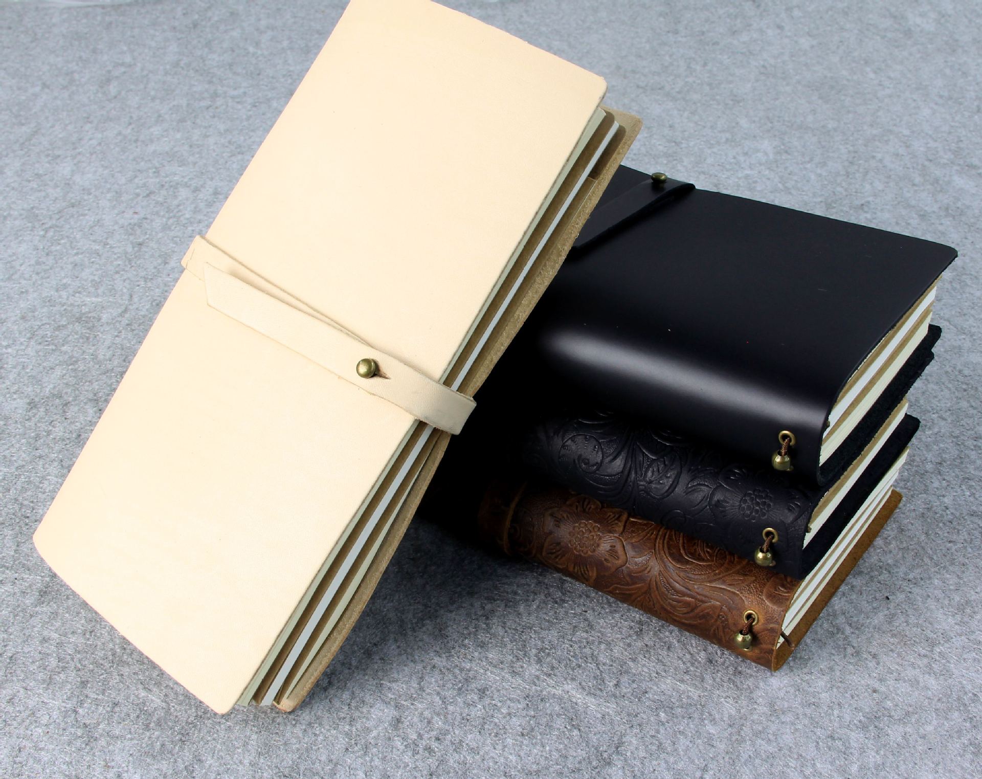 定制款手工复古牛皮本子 创意款真皮旅行笔记本 文具用品批发