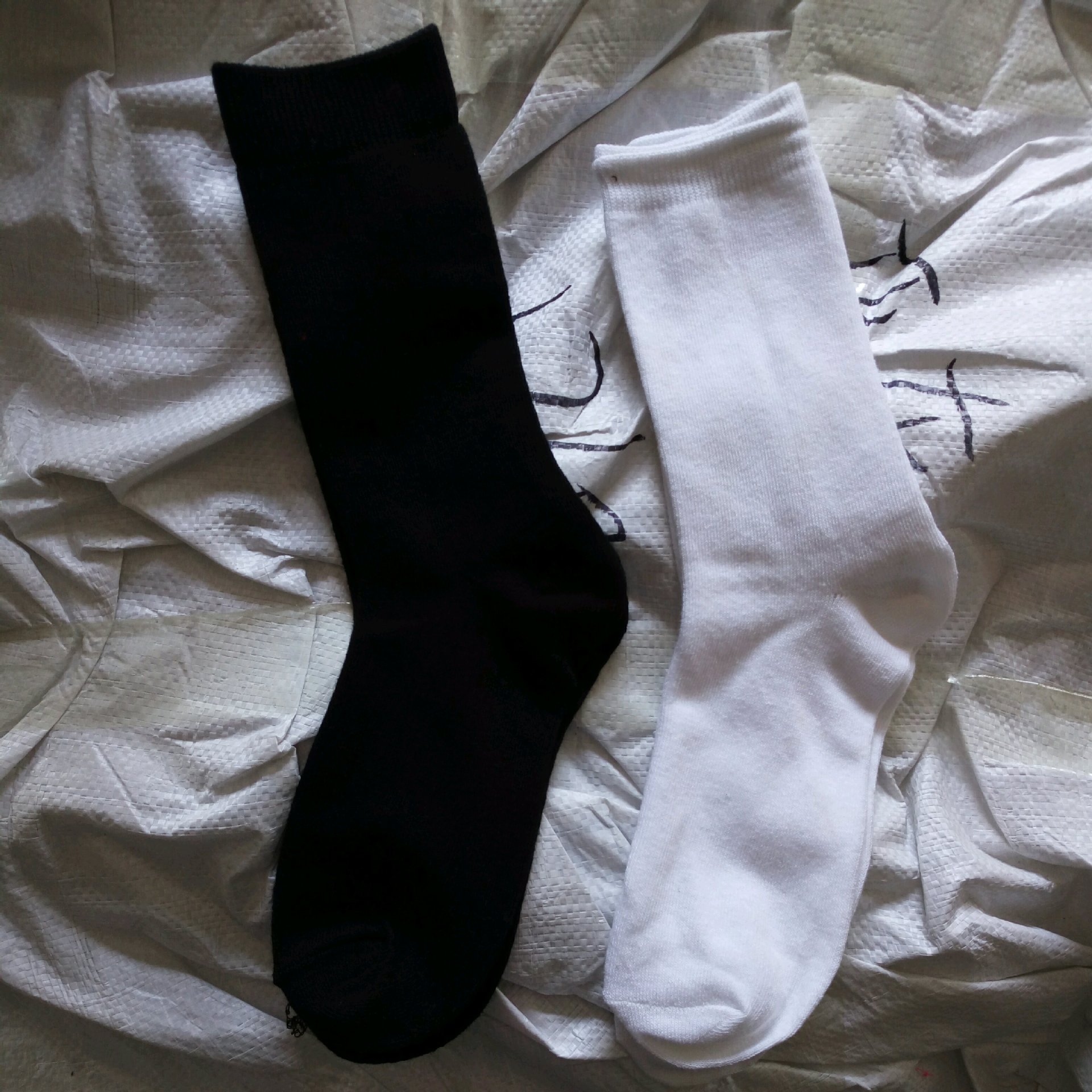 袜子厂家批发 休闲男袜 男士商务袜 纯色中筒棉袜经典黑白灰袜子