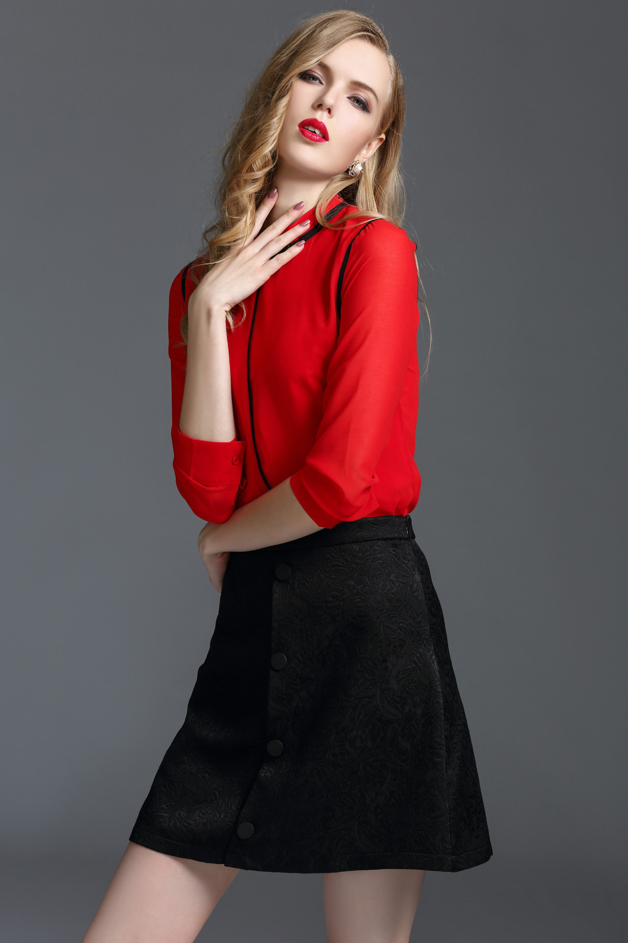 主图来源 实拍有模特 产地 深圳 品牌 安琪翔服饰 图案 纯色 款式