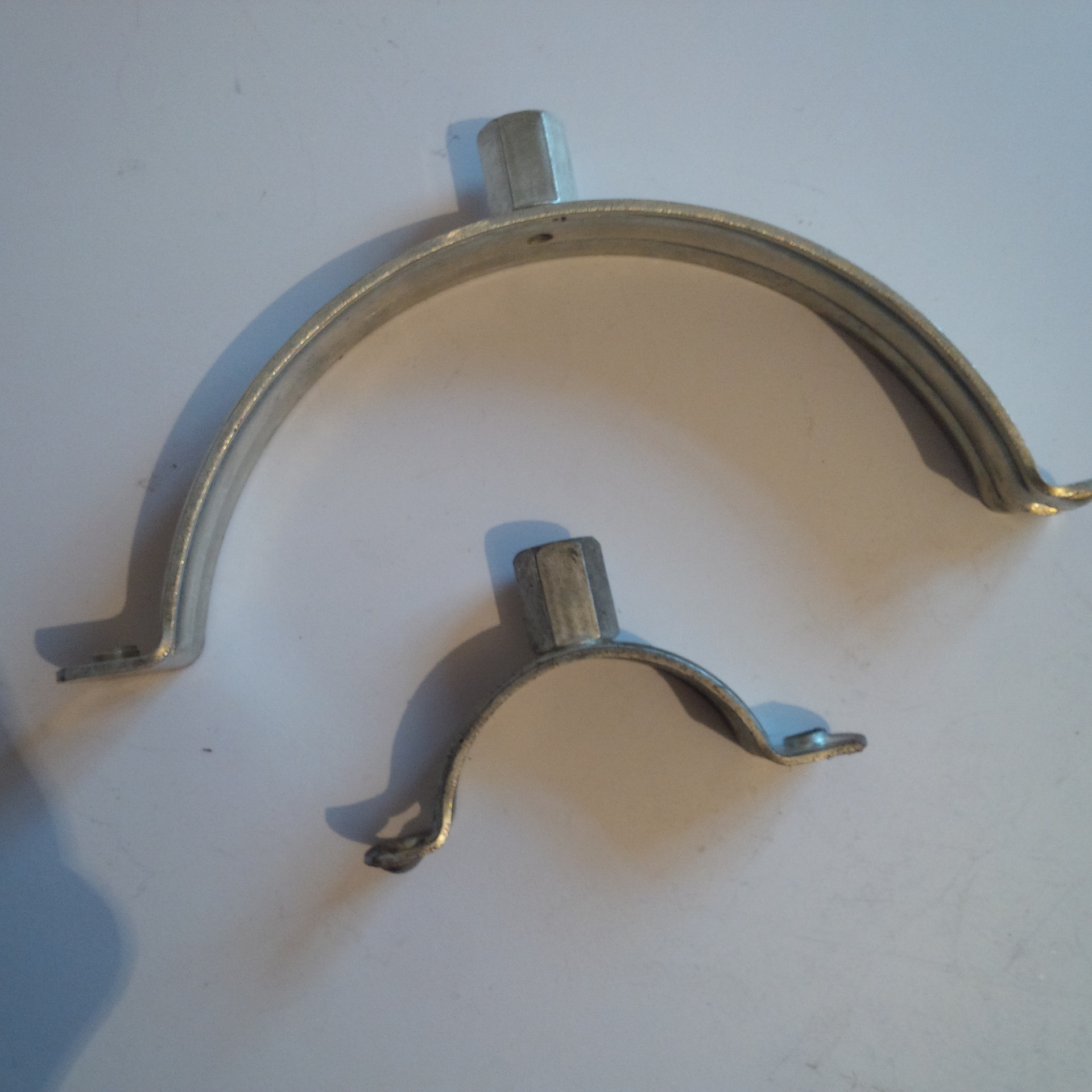 供应 五金管卡 立管卡 价格低质量优 欢迎来电咨询管夹