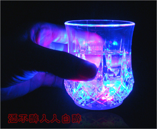 Water Sensing Cup Flash Beer Steins Led Colorful Cup New Novelty Products Color Changing Luminous Cup for Friends and Colleagues