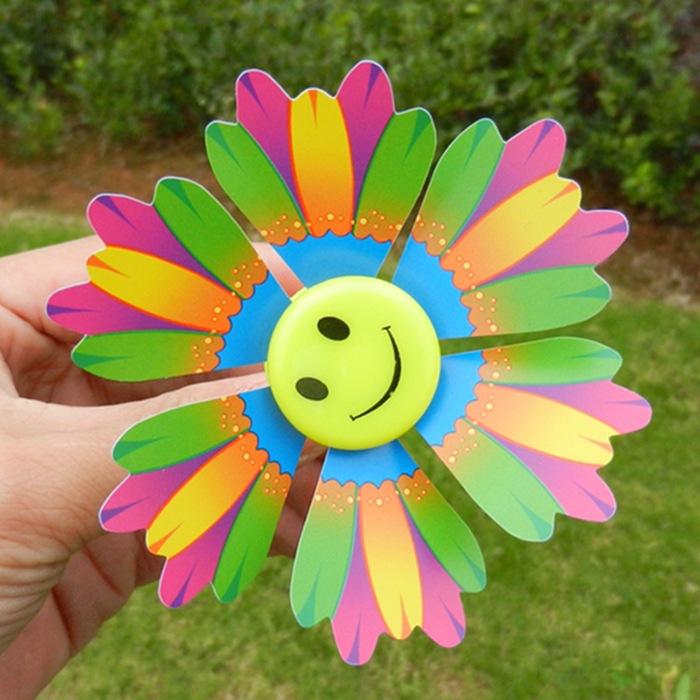 新款儿童七彩风车卡通塑料六叶手指风车批发车幼儿园活动装饰